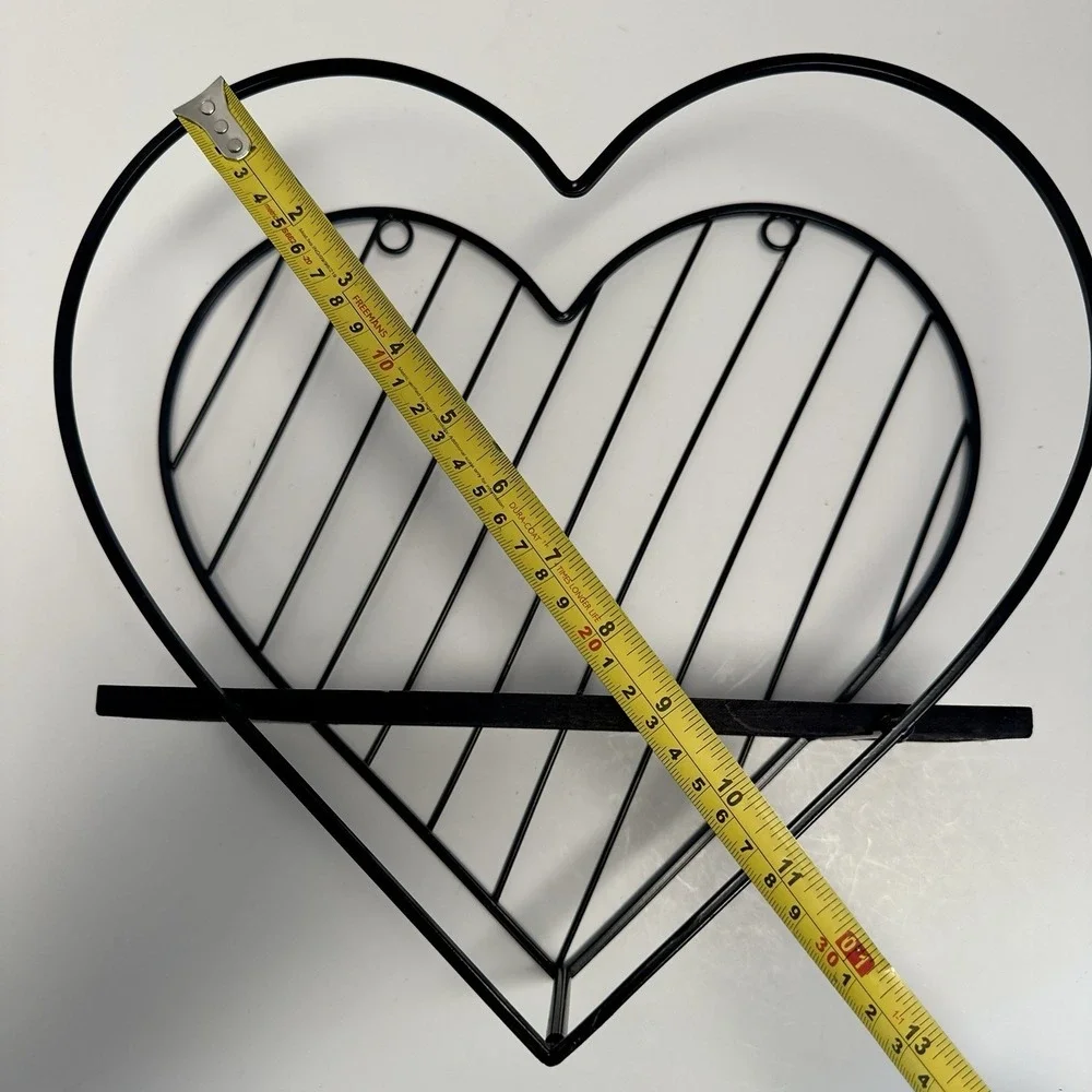 Black Metal Heart Shaped Floating Shelves‎ Set of 2 Wall Decor